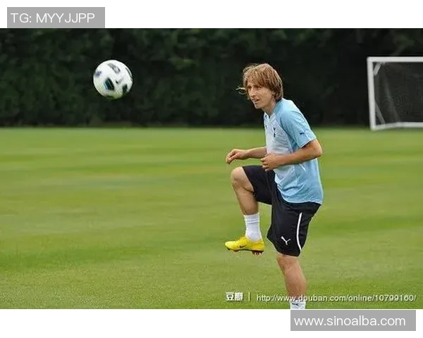 踢足球发带的选择与搭配技巧助你在场上更显风采